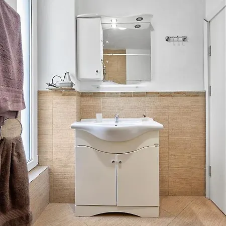 Coastal Heights ~ 2bd Flat In Apartament *